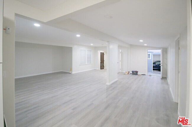 Building Photo - 9717 Tujunga Canyon Blvd