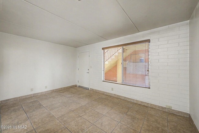 Building Photo - 55 N Cherry Ave