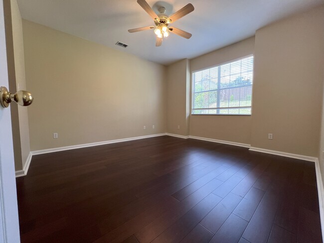 Building Photo - 1517 Applewood Way