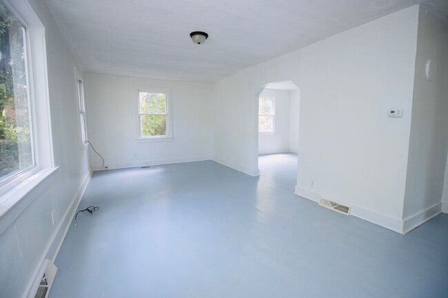 Building Photo - Charming 3 Bed, 1 Bath - Available Now!