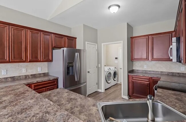 Building Photo - 3 Bedrooms Plus a Bonus in Carolina Plantations!