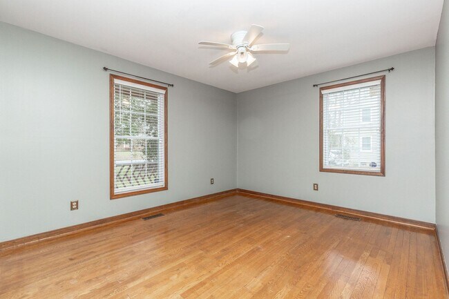 Building Photo - Serene Living in Chesterfield