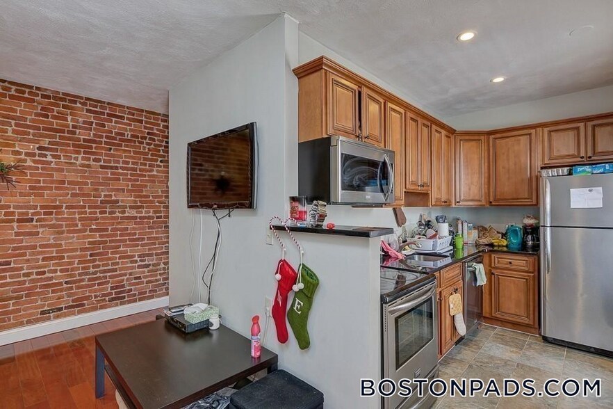 Building Photo - 14 Westland Ave