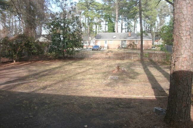 Building Photo - 1002 W Haven Blvd