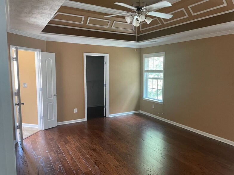 Building Photo - 2432 Temple View Dr