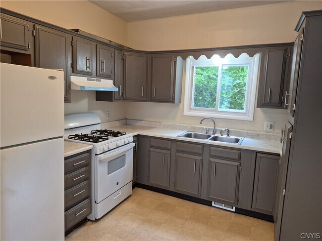 Building Photo - 406 Laforte Ave