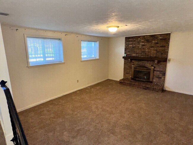 Building Photo - Beautiful House in Tates Creek! 4 BR, 2.5 ...