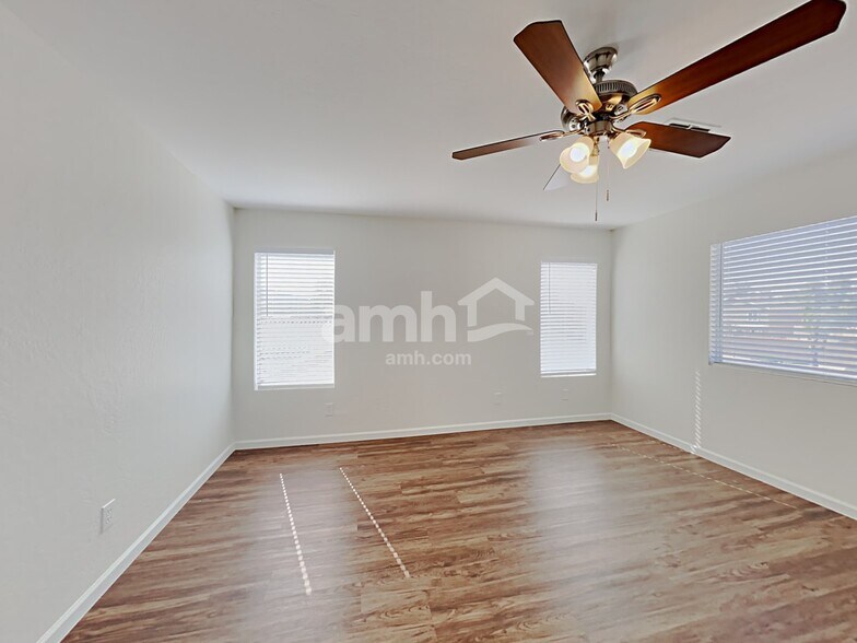 Building Photo - 7008 S 38th Ln