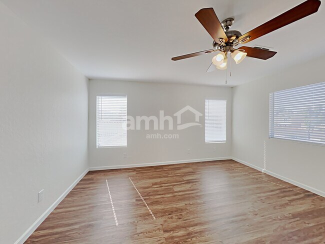 Building Photo - 7008 S 38th Ln