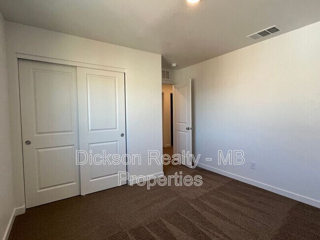 Building Photo - 8923 Wolf Moon Dr
