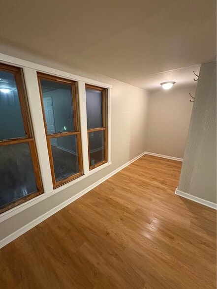 bedroom1 nook - 609 W Race St