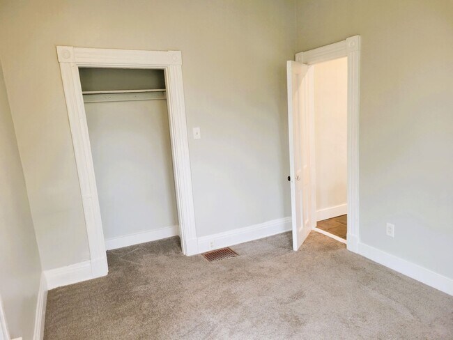 Building Photo - 530 Ridgeway Ave