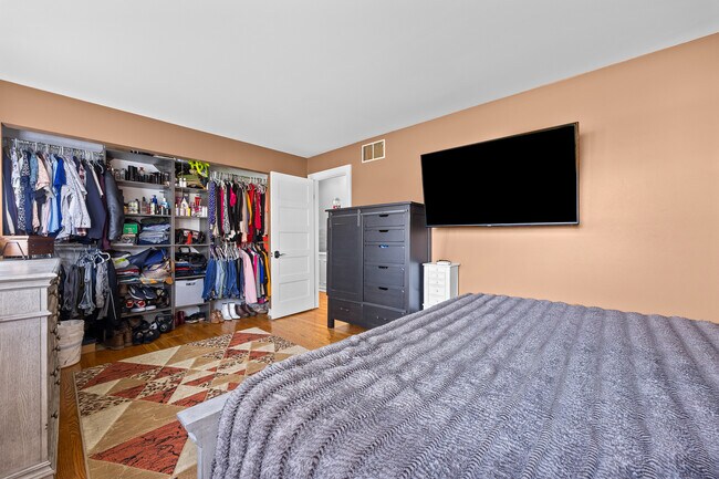 Building Photo - 12755 S Elizabeth Dr