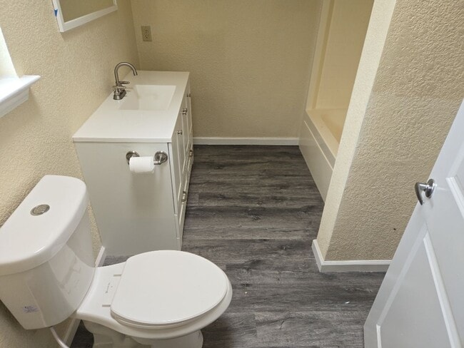 Building Photo - Pet-friendly 3-bedroom Eureka home