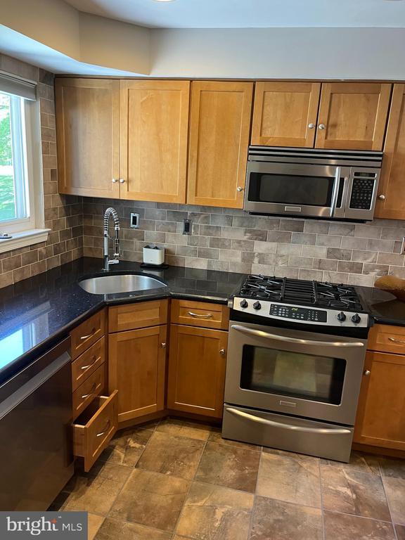 Building Photo - 511 Chanticleer