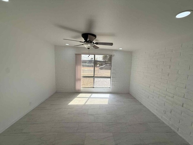 Building Photo - 8133 E 6th St