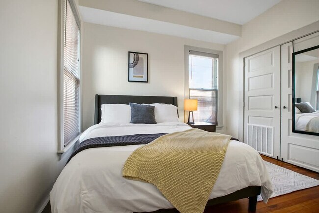 Building Photo - 1848 E 89th St