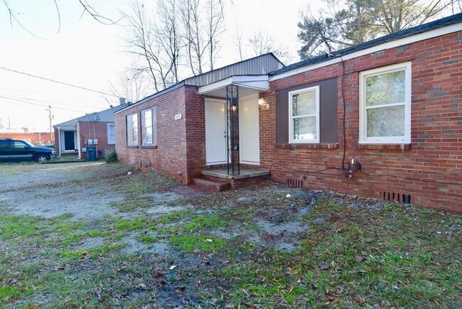 Building Photo - All-Electric 2 Bedroom Duplex - Section 8 OK