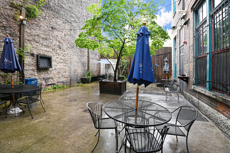 Building Photo - 1343 Main St