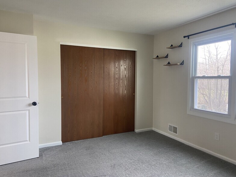 Building Photo - 5662 Running Brook Rd