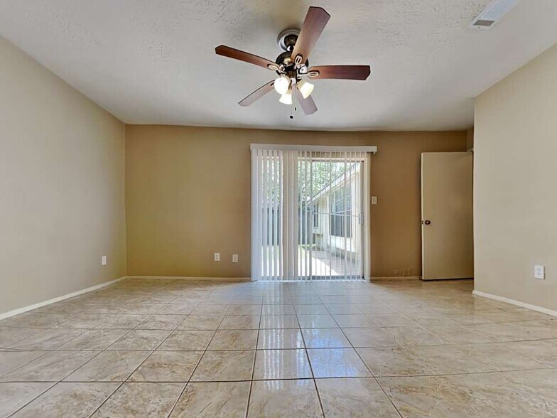 Building Photo - 22606 Meadowgate Dr