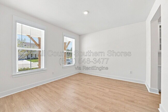 Building Photo - 3084 Claredon St