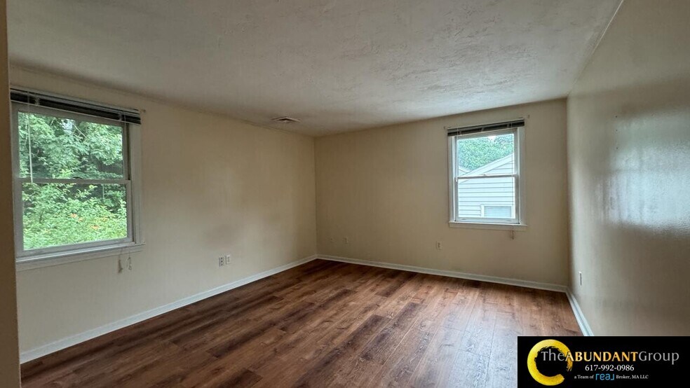 Building Photo - 118 Montclair Ave