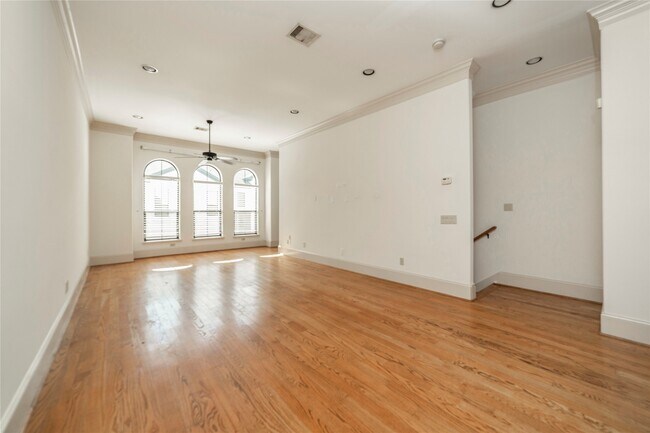 Building Photo - 3123 Fairdale Oaks E