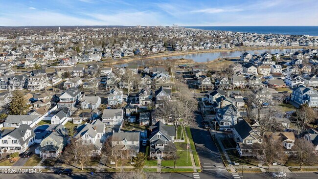 Building Photo - 903 C St