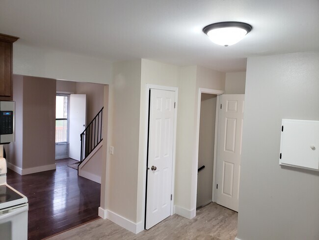 Building Photo - 5825 Balsam Rd