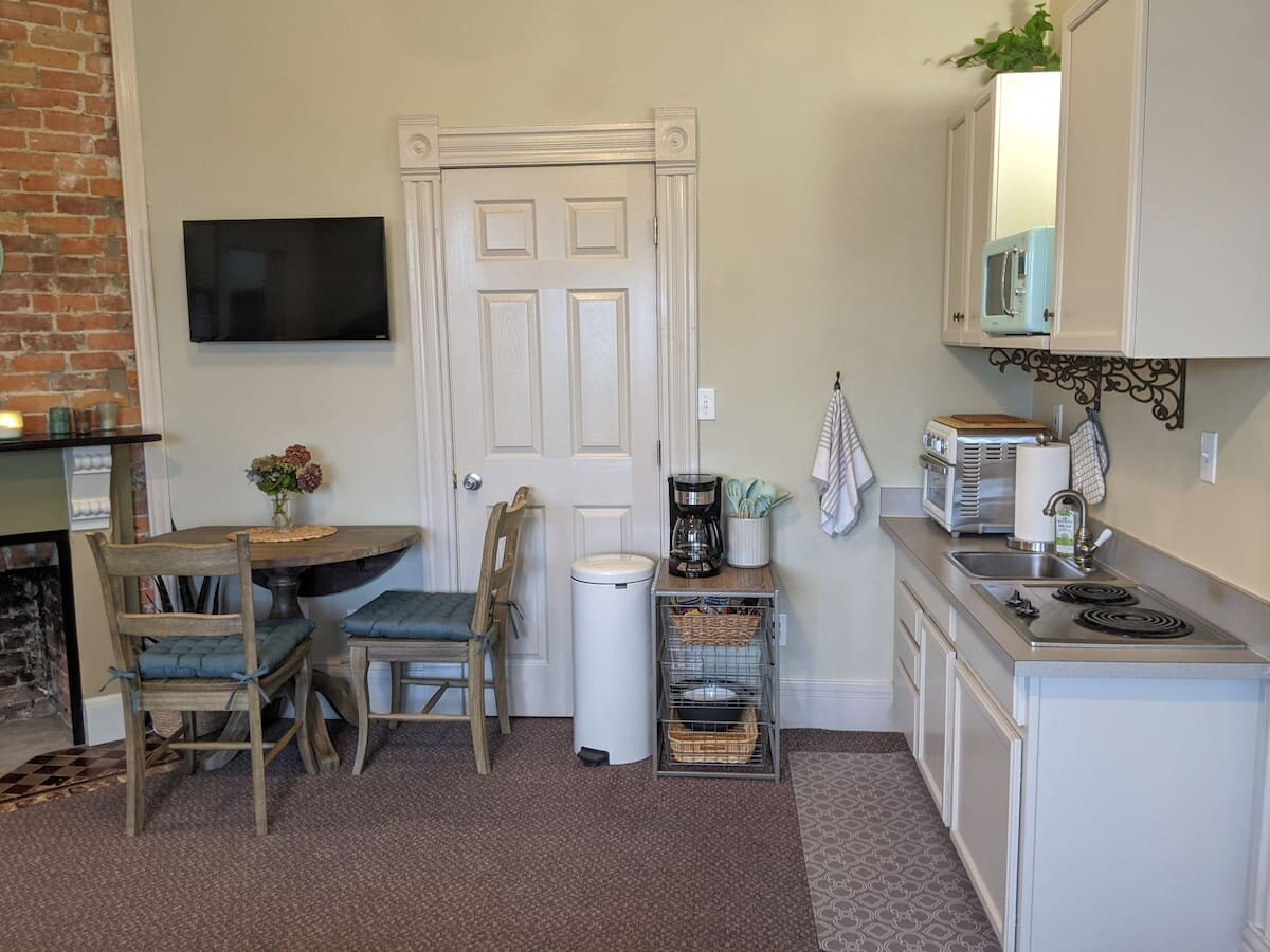 Building Photo - 1910 S G St