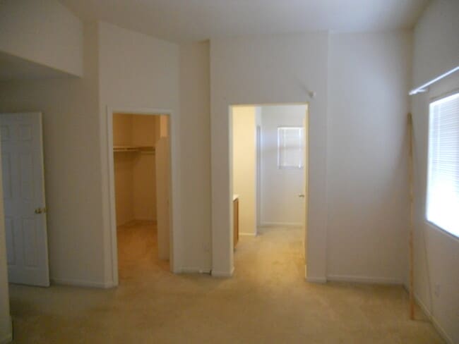 Building Photo - LARGE CORNER LOT 2 STORY 4 BED HOME IN MATHER