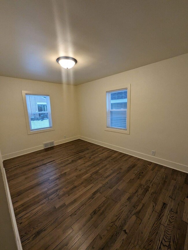 Building Photo - 622 S Woodland Ave