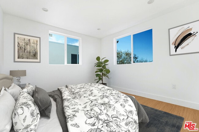 Building Photo - 1200 W 38th St