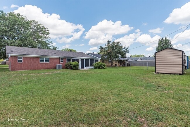 Building Photo - 1202 Wisteria St