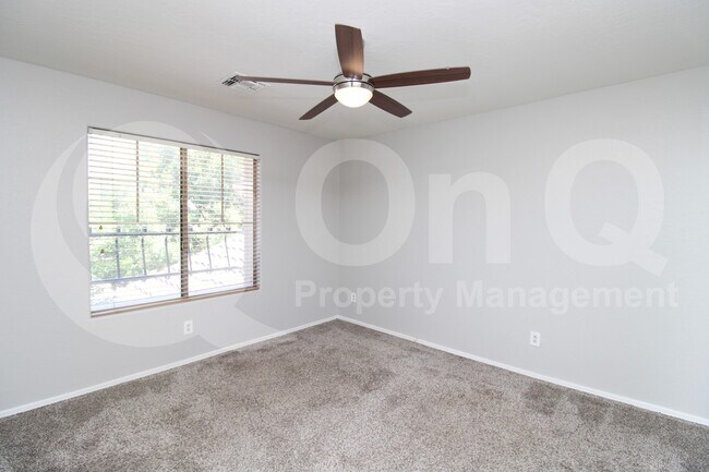 Building Photo - 1467 E Chestnut Ln