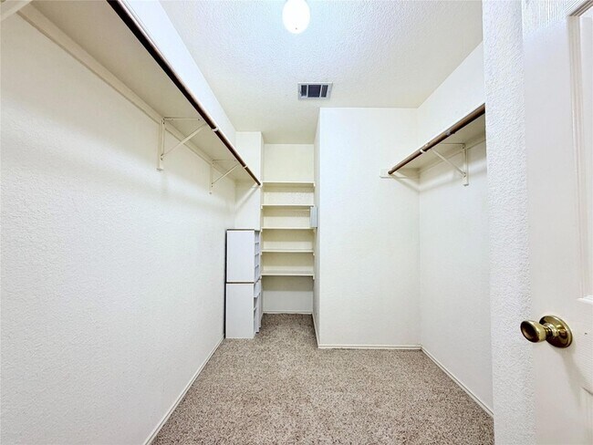 Building Photo - 9802 Copper Creek Dr