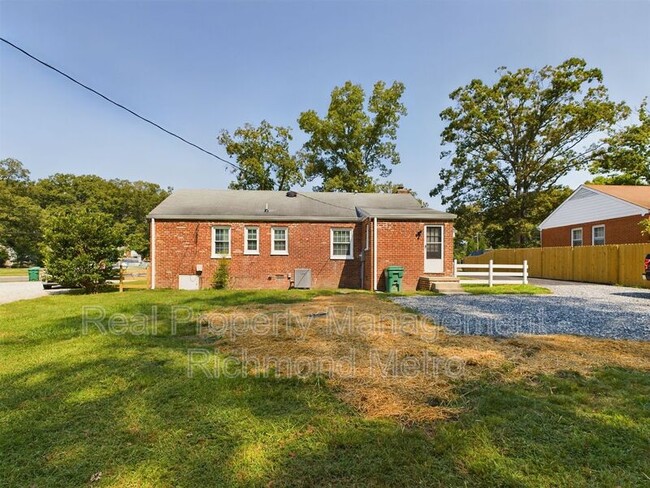 Building Photo - 709 N Parham Rd