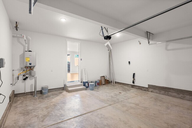 Building Photo - Corner Lot 3 Bedroom Home in Happy Valley