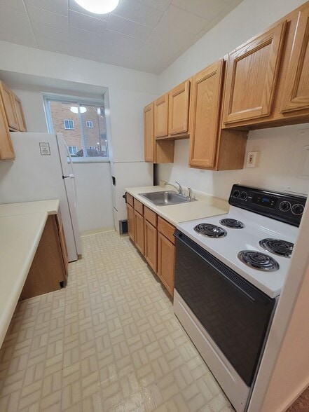 Interior Photo - Carol Shamrock Apartments