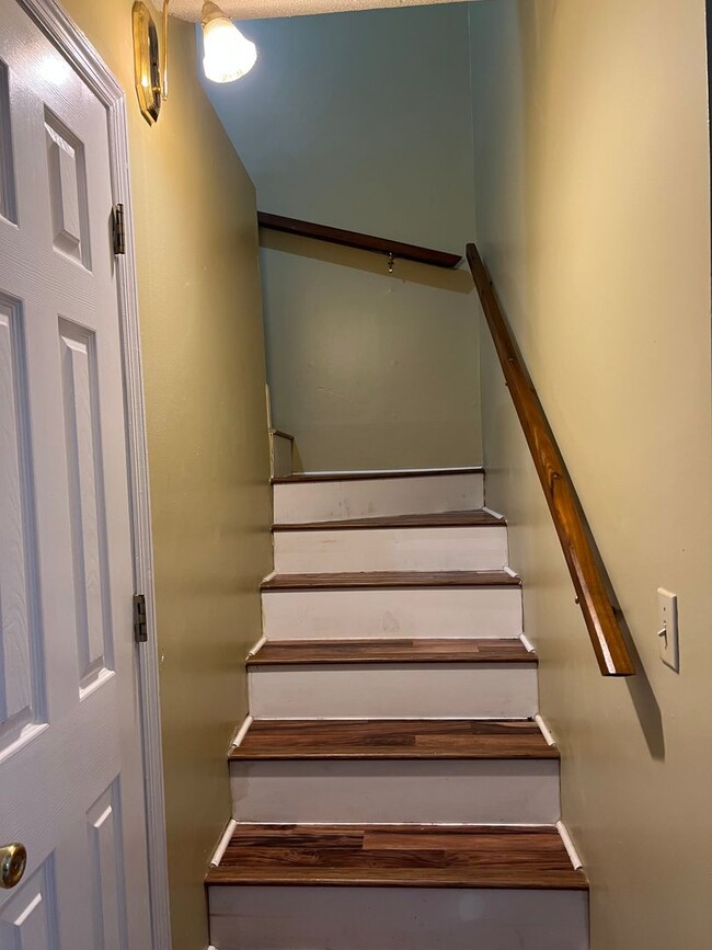 Building Photo - 452 Sandy Oak Dr