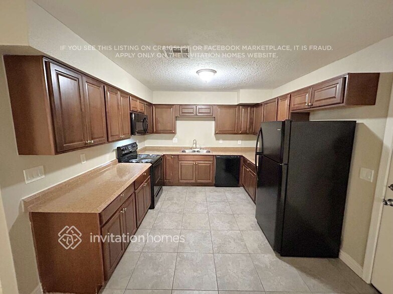 Building Photo - 3807 N 84th Ln