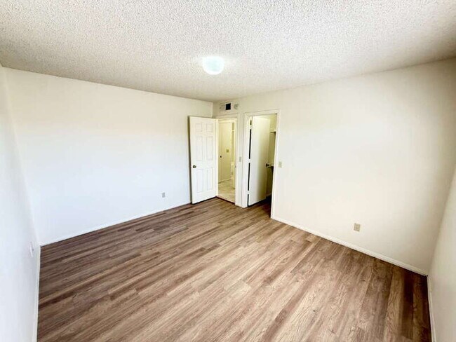 Building Photo - 13644 N Hamilton Dr