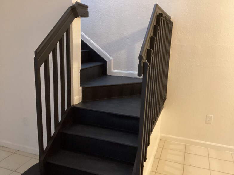 Building Photo - 2736 SE 15th Rd