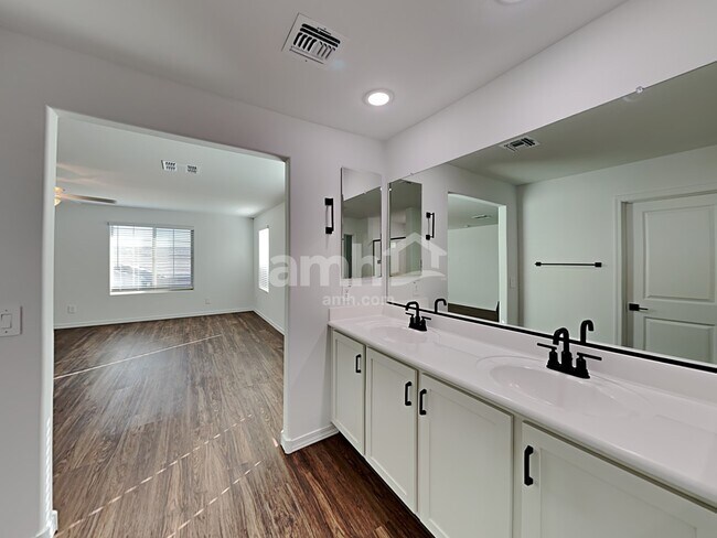 Building Photo - 779 S 150th Dr