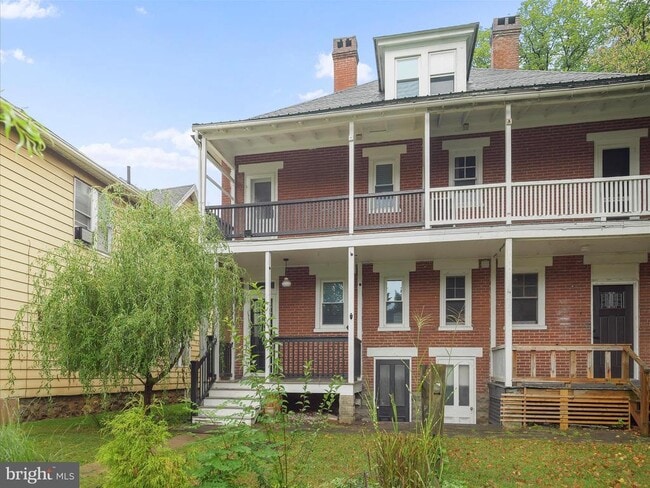 Building Photo - 1050 Edgar Ave