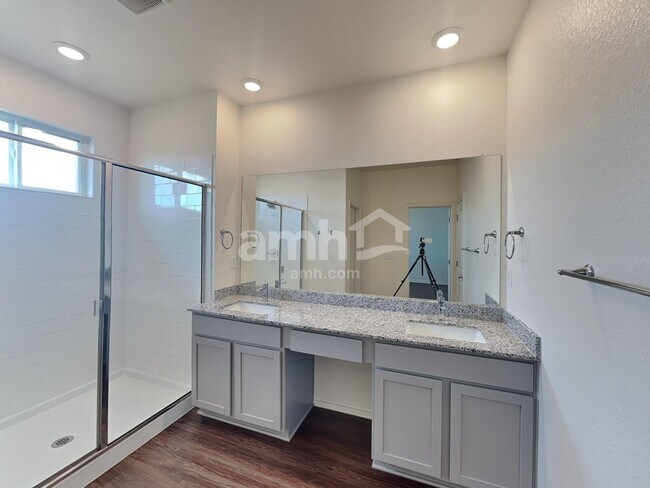 Building Photo - 2721 Meadowood Heights