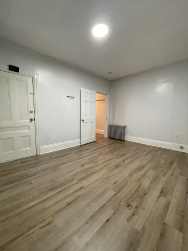 Building Photo - 281 Admiral St