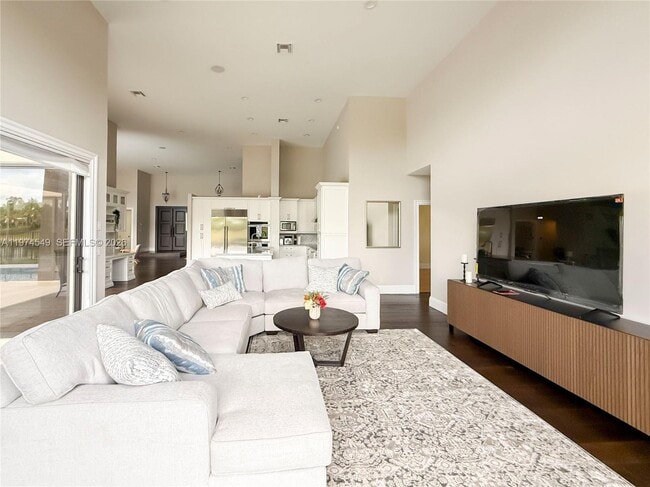 Building Photo - 400 Alexandra Cir