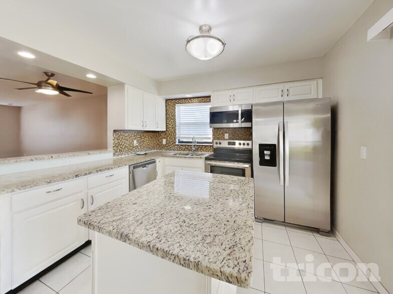 Building Photo - 16128 Foxfire Dr